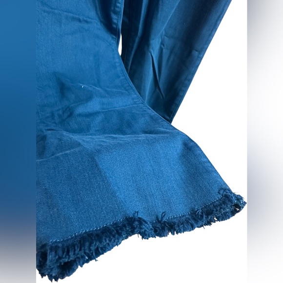 Chico's Girlfriend Frayed Cropped Seaport Blue Jeans - Picture 8 of 13